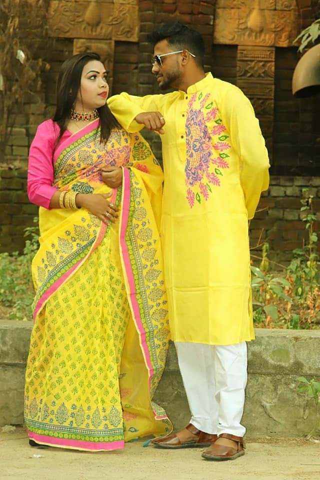 Lovely Indian Couple Love Wear Saree Stock Photo 1405755962 | Shutterstock
